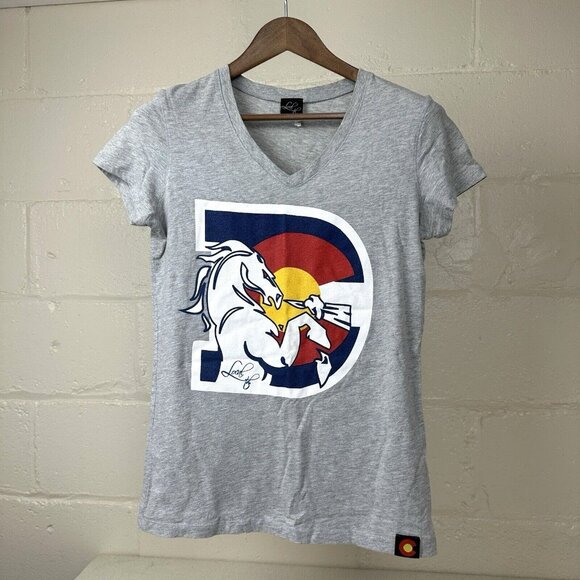 Denver Broncos Colorado Graphic Print V Neck Shirt Flag Womens Large - Picture 1 of 7